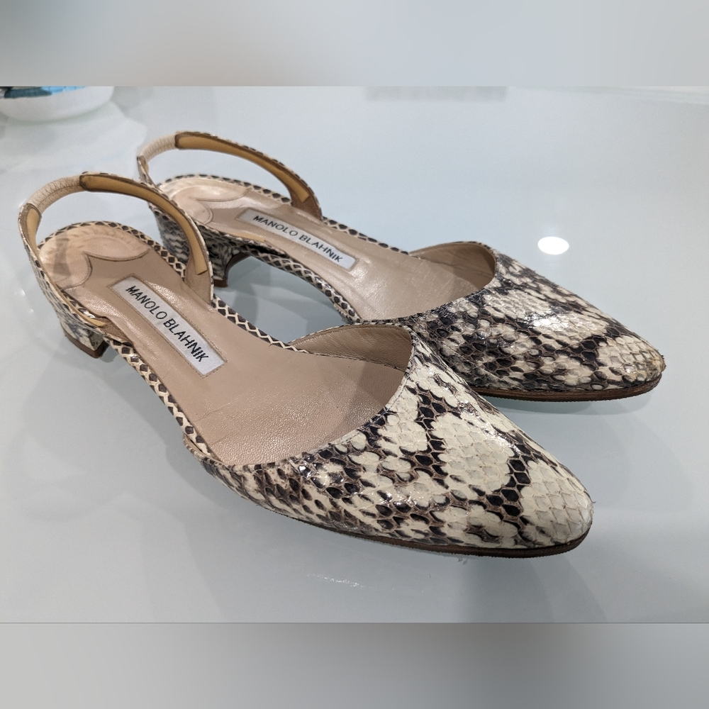 $900 Manolo Blahnik Womens White Allurasa Snakeskin Slingback Sz EU 37/US 7